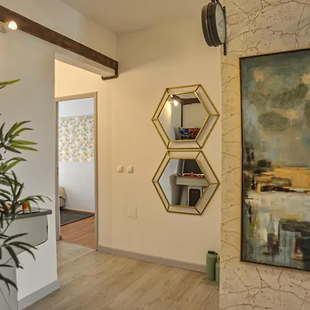 Pensionat Marques De Pombal - 8 Bedroom *