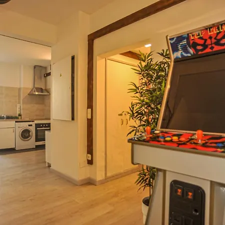 Pensionat Marques De Pombal - 8 Bedroom *