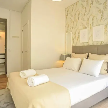 Pensionat Marques De Pombal - 8 Bedroom *