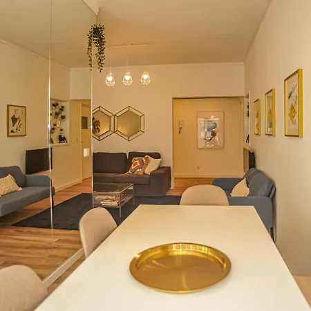 Marques De Pombal - 8 Bedroom ゲストハウス *