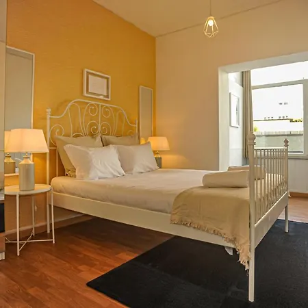 Marques De Pombal - 8 Bedroom ゲストハウス *