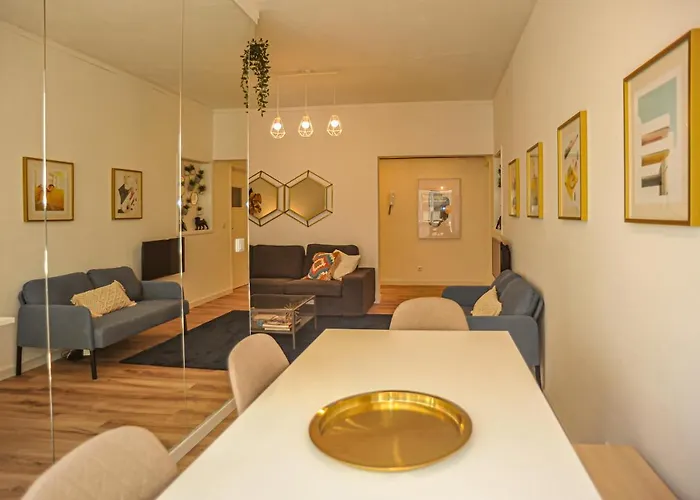 Marques De Pombal - 8 Bedroom Pensión *