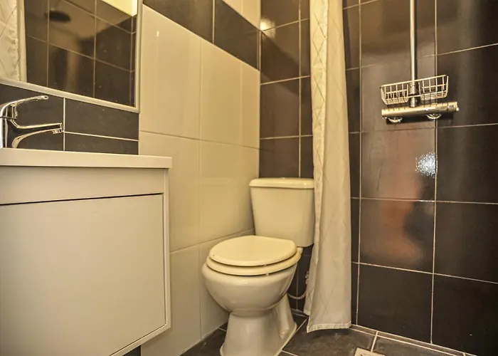 Marques De Pombal - 8 Bedroom *