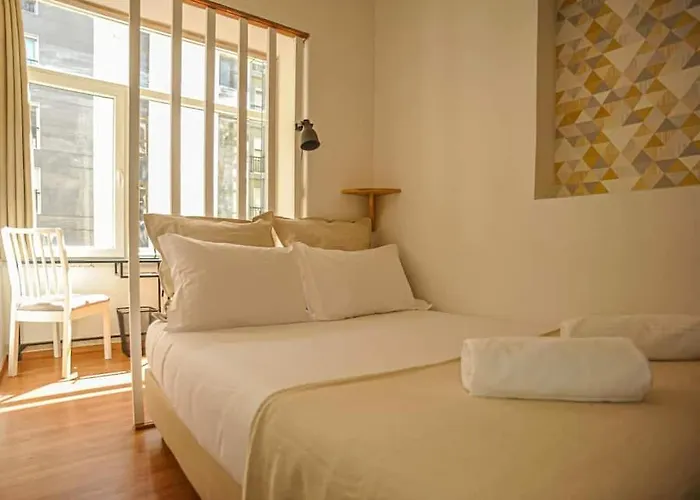 Marques De Pombal - 8 Bedroom Pensión *