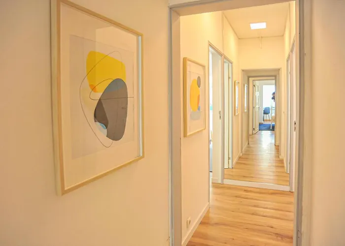 Marques De Pombal - 8 Bedroom Gæstehus