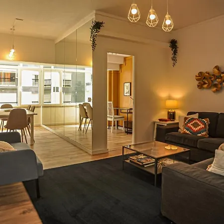 Marques De Pombal - 8 Bedroom Guest house