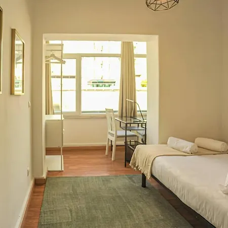 Marquês De Pombal - 8 Bedroom