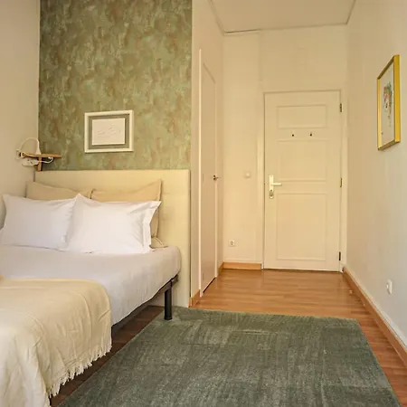 Guest house Marques De Pombal - 8 Bedroom Lisbon