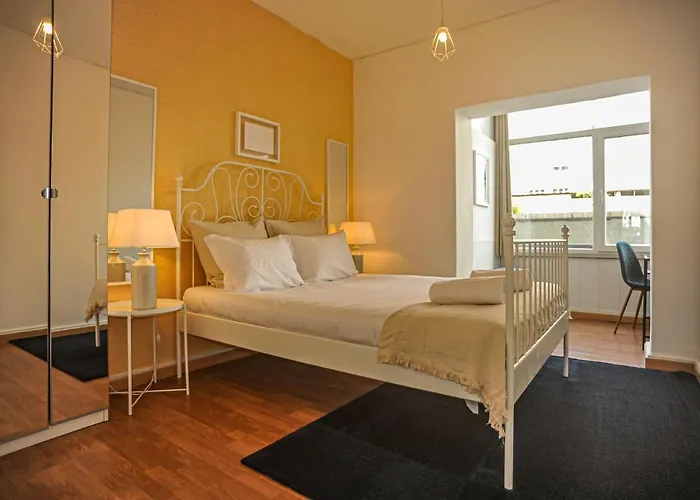 Marquês De Pombal - 8 Bedroom Maison d'hôtes *