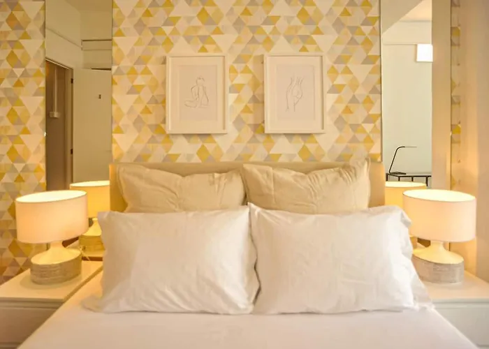 Marquês De Pombal - 8 Bedroom