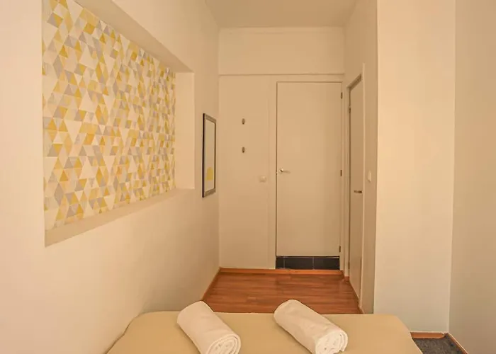Marquês De Pombal - 8 Bedroom *